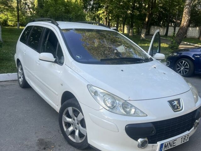 Белый Пежо 307, объемом двигателя 1.6 л и пробегом 3 тыс. км за 3200 $, фото 1 на Automoto.ua