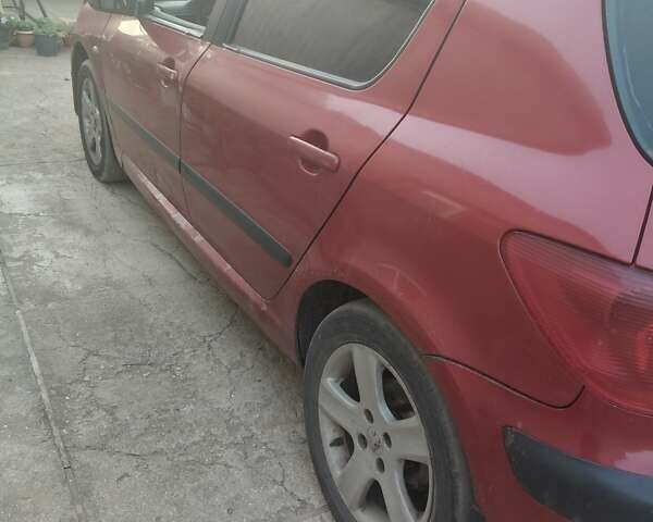 Красный Пежо 307, объемом двигателя 1.36 л и пробегом 500 тыс. км за 2700 $, фото 1 на Automoto.ua