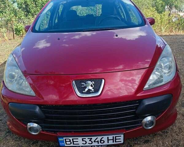 Красный Пежо 307, объемом двигателя 2 л и пробегом 159 тыс. км за 6000 $, фото 1 на Automoto.ua