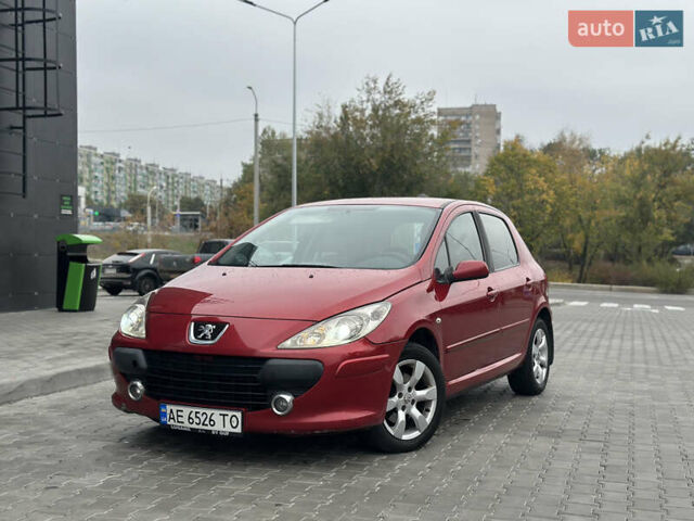 Красный Пежо 307, объемом двигателя 2 л и пробегом 189 тыс. км за 4500 $, фото 1 на Automoto.ua