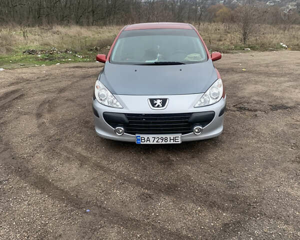 Красный Пежо 307, объемом двигателя 2 л и пробегом 204 тыс. км за 4200 $, фото 1 на Automoto.ua