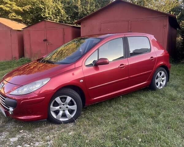 Красный Пежо 307, объемом двигателя 2 л и пробегом 225 тыс. км за 4000 $, фото 1 на Automoto.ua