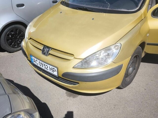 Желтый Пежо 307, объемом двигателя 2 л и пробегом 250 тыс. км за 3948 $, фото 1 на Automoto.ua