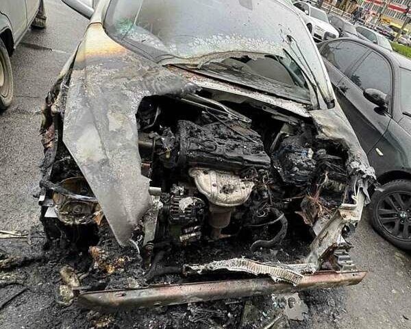 Серый Пежо 307, объемом двигателя 1.6 л и пробегом 200 тыс. км за 800 $, фото 1 на Automoto.ua