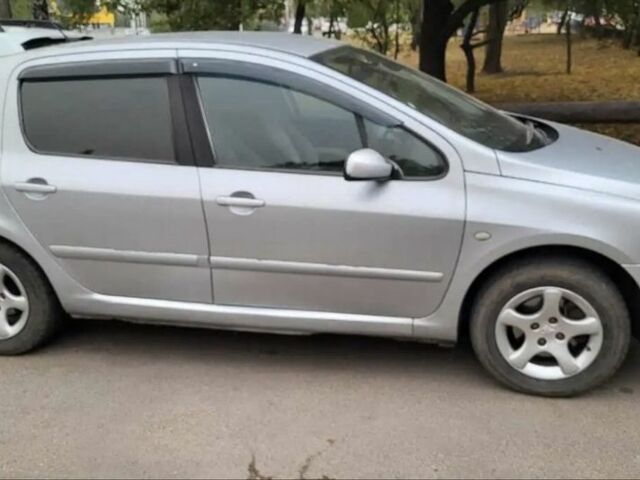 Серый Пежо 307, объемом двигателя 1.6 л и пробегом 288 тыс. км за 4000 $, фото 1 на Automoto.ua