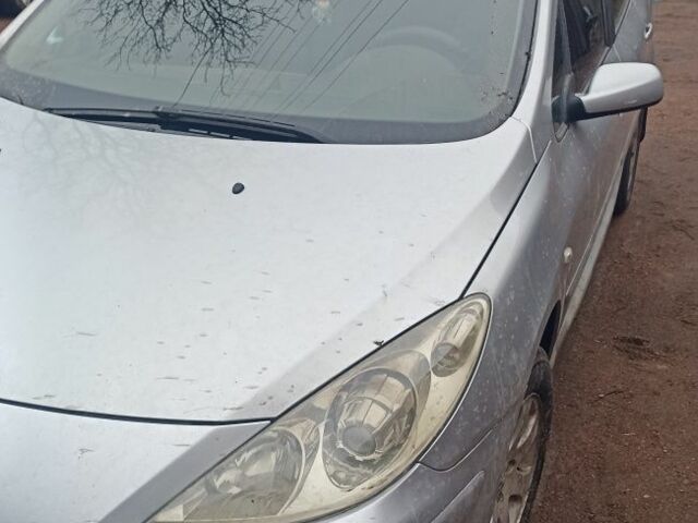 Серый Пежо 307, объемом двигателя 1.6 л и пробегом 221 тыс. км за 3000 $, фото 1 на Automoto.ua