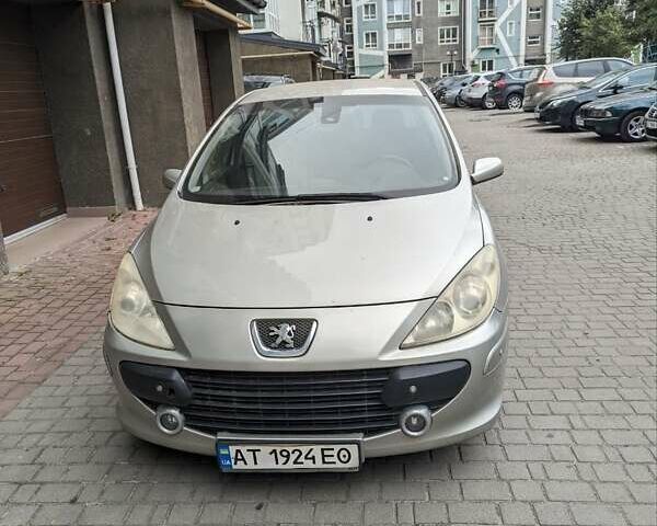 Серый Пежо 307, объемом двигателя 1.59 л и пробегом 193 тыс. км за 4100 $, фото 1 на Automoto.ua
