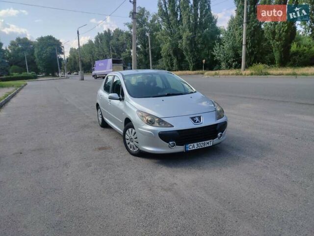 Серый Пежо 307, объемом двигателя 2 л и пробегом 233 тыс. км за 4199 $, фото 1 на Automoto.ua