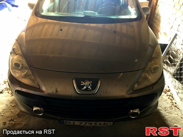 Серый Пежо 307, объемом двигателя 2 л и пробегом 266 тыс. км за 4600 $, фото 1 на Automoto.ua