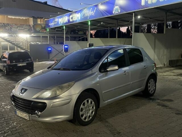 Сірий Пежо 307, об'ємом двигуна 1.6 л та пробігом 270 тис. км за 2999 $, фото 1 на Automoto.ua