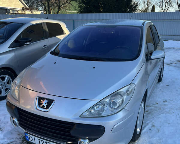 Серый Пежо 307, объемом двигателя 1.36 л и пробегом 220 тыс. км за 4300 $, фото 1 на Automoto.ua