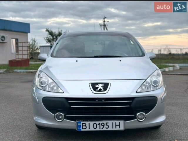 Серый Пежо 307, объемом двигателя 2 л и пробегом 194 тыс. км за 4400 $, фото 1 на Automoto.ua