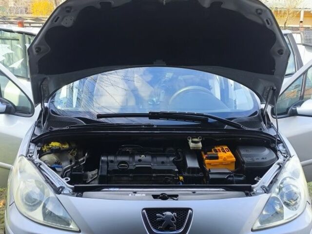 Сірий Пежо 307, об'ємом двигуна 1.6 л та пробігом 241 тис. км за 4378 $, фото 1 на Automoto.ua