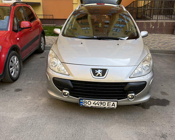 Серый Пежо 307, объемом двигателя 1.6 л и пробегом 230 тыс. км за 4000 $, фото 1 на Automoto.ua