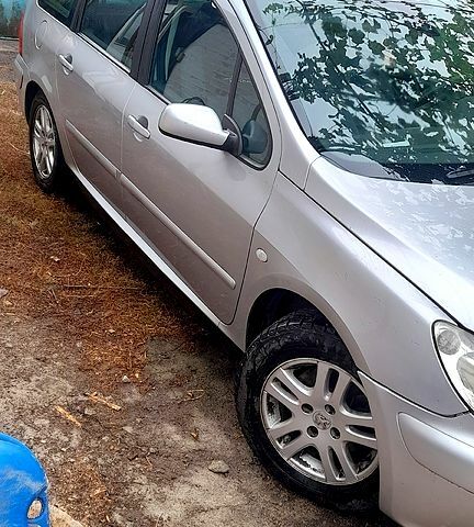 Серый Пежо 307, объемом двигателя 1.6 л и пробегом 205 тыс. км за 2100 $, фото 1 на Automoto.ua