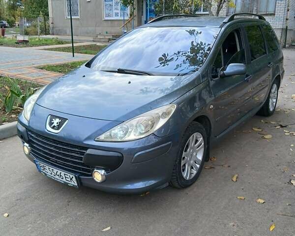 Серый Пежо 307, объемом двигателя 1.36 л и пробегом 223 тыс. км за 3800 $, фото 1 на Automoto.ua