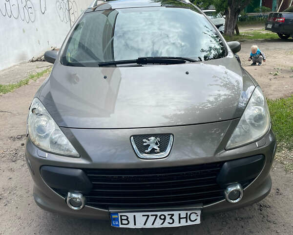 Сірий Пежо 307, об'ємом двигуна 2 л та пробігом 300 тис. км за 5200 $, фото 1 на Automoto.ua