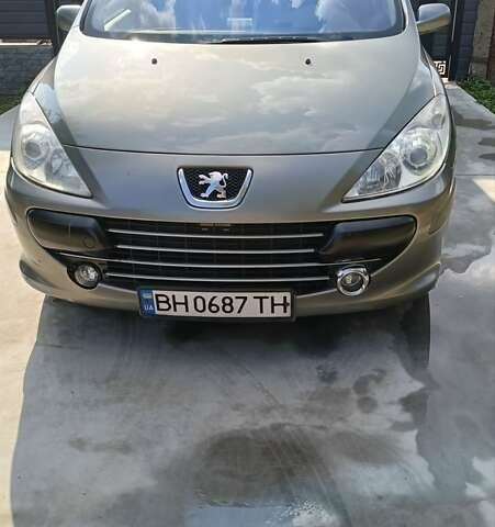 Серый Пежо 307, объемом двигателя 2 л и пробегом 310 тыс. км за 5300 $, фото 1 на Automoto.ua