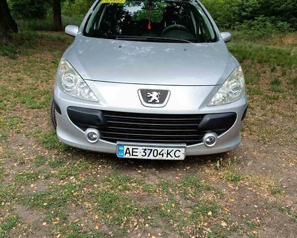 Серый Пежо 307, объемом двигателя 1.56 л и пробегом 286 тыс. км за 4500 $, фото 1 на Automoto.ua