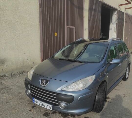 Серый Пежо 307, объемом двигателя 1.6 л и пробегом 290 тыс. км за 4600 $, фото 1 на Automoto.ua