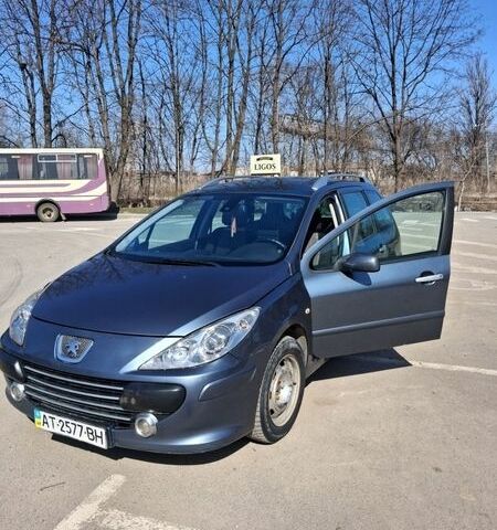Серый Пежо 307, объемом двигателя 1.6 л и пробегом 304 тыс. км за 5300 $, фото 1 на Automoto.ua