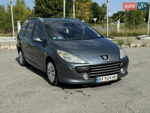 Серый Пежо 307, объемом двигателя 2 л и пробегом 340 тыс. км за 2900 $, фото 1 на Automoto.ua