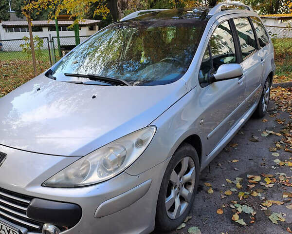 Серый Пежо 307, объемом двигателя 1.6 л и пробегом 320 тыс. км за 3999 $, фото 1 на Automoto.ua