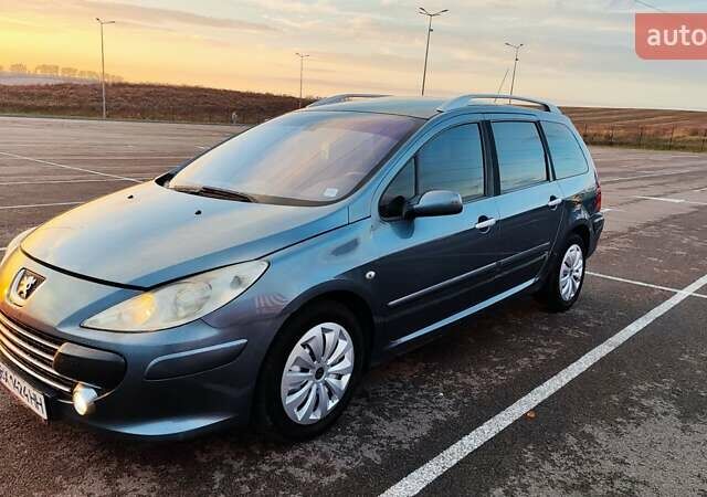 Серый Пежо 307, объемом двигателя 2 л и пробегом 365 тыс. км за 3900 $, фото 1 на Automoto.ua