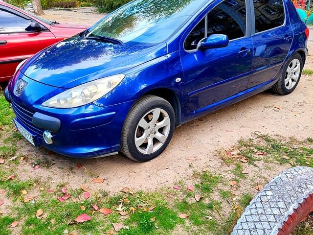 Синий Пежо 307, объемом двигателя 2 л и пробегом 335 тыс. км за 4200 $, фото 1 на Automoto.ua
