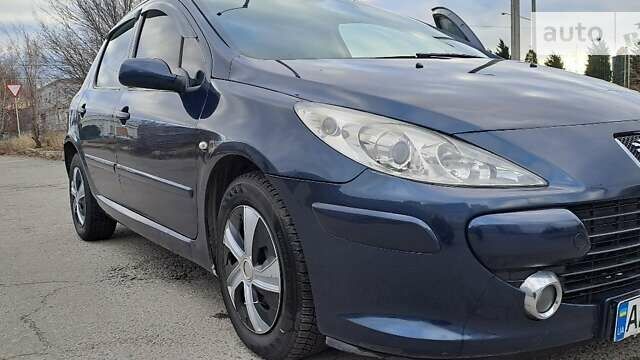 Синій Пежо 307, об'ємом двигуна 1.56 л та пробігом 220 тис. км за 3800 $, фото 1 на Automoto.ua