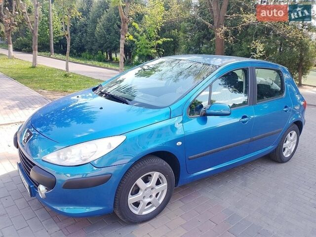 Синий Пежо 307, объемом двигателя 1.36 л и пробегом 137 тыс. км за 4200 $, фото 1 на Automoto.ua