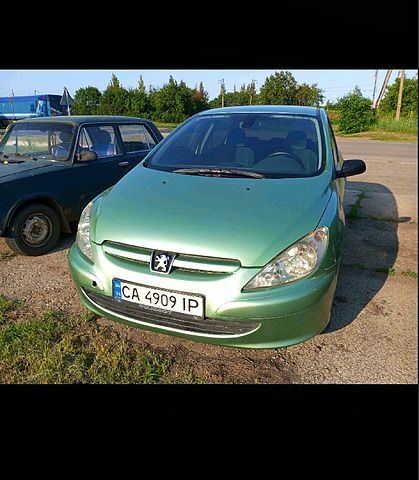 Зелений Пежо 307, об'ємом двигуна 2 л та пробігом 300 тис. км за 3200 $, фото 1 на Automoto.ua