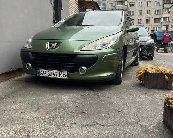Зеленый Пежо 307, объемом двигателя 1.59 л и пробегом 198 тыс. км за 4500 $, фото 1 на Automoto.ua