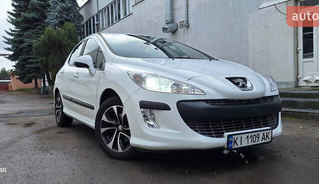 Белый Пежо 308, объемом двигателя 1.6 л и пробегом 121 тыс. км за 6550 $, фото 1 на Automoto.ua