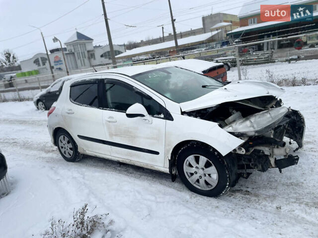 Белый Пежо 308, объемом двигателя 1.56 л и пробегом 265 тыс. км за 2000 $, фото 1 на Automoto.ua