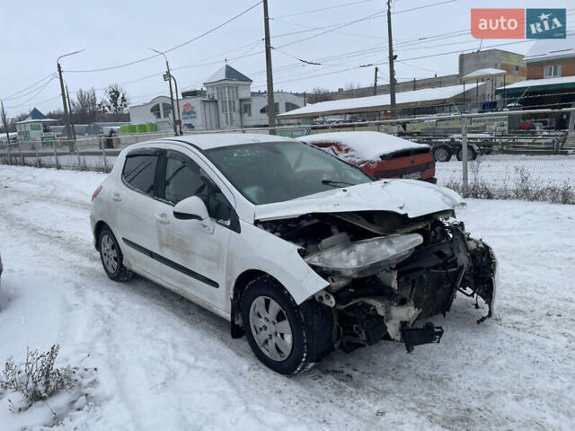 Белый Пежо 308, объемом двигателя 1.56 л и пробегом 265 тыс. км за 1800 $, фото 1 на Automoto.ua