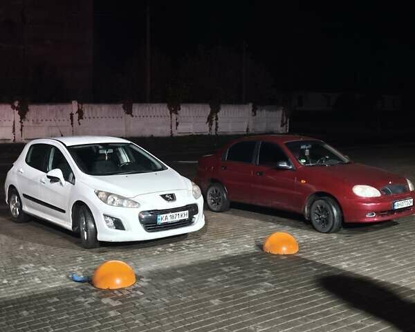 Белый Пежо 308, объемом двигателя 1.6 л и пробегом 289 тыс. км за 6000 $, фото 1 на Automoto.ua