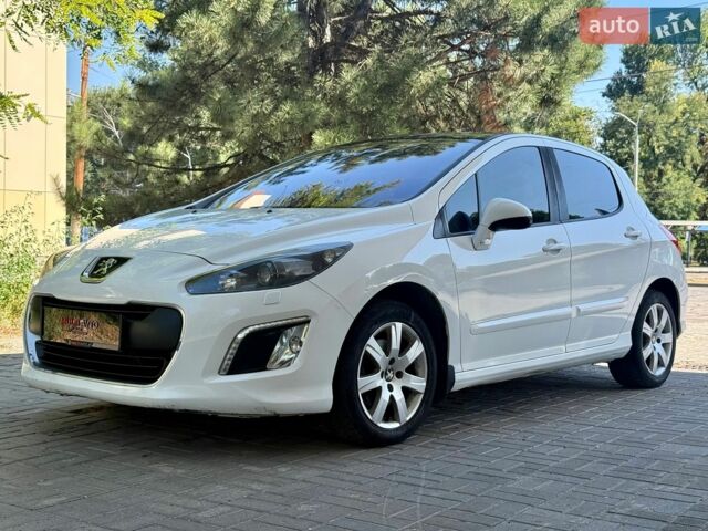 Белый Пежо 308, объемом двигателя 1.6 л и пробегом 180 тыс. км за 4999 $, фото 1 на Automoto.ua