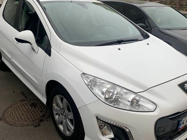 Белый Пежо 308, объемом двигателя 1.6 л и пробегом 115 тыс. км за 7500 $, фото 1 на Automoto.ua