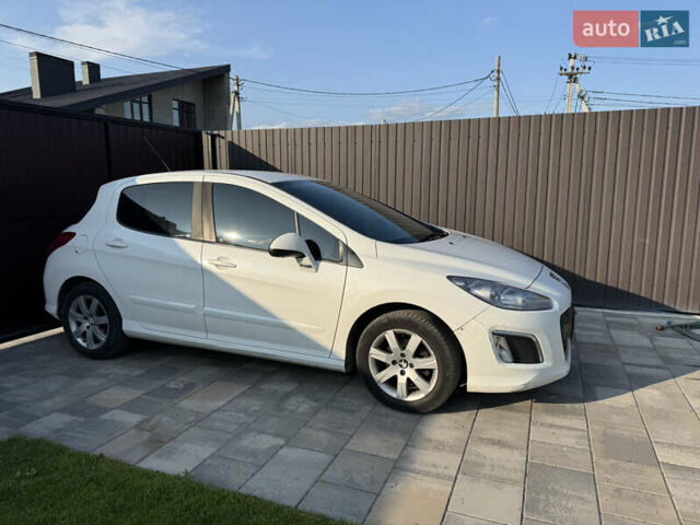 Белый Пежо 308, объемом двигателя 1.6 л и пробегом 188 тыс. км за 7500 $, фото 1 на Automoto.ua