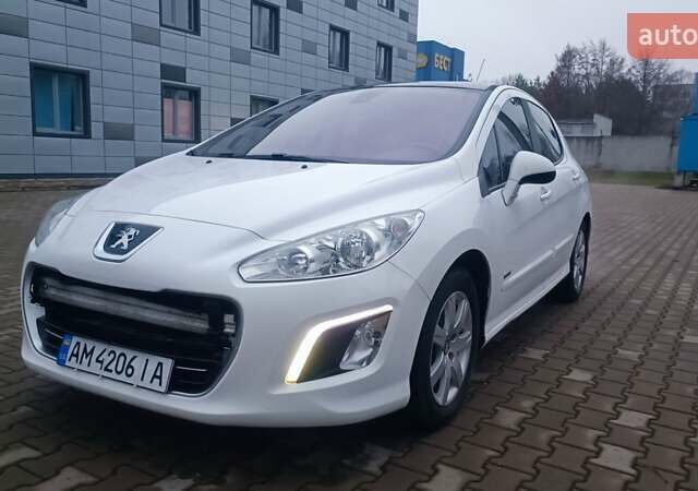 Белый Пежо 308, объемом двигателя 1.6 л и пробегом 161 тыс. км за 6500 $, фото 1 на Automoto.ua