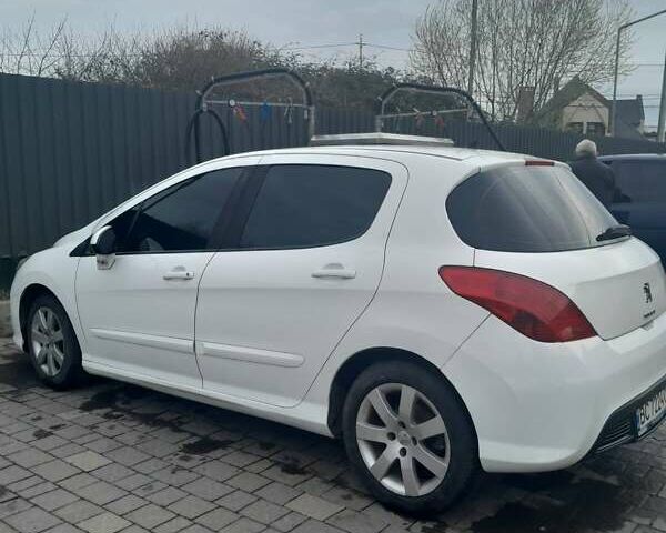 Белый Пежо 308, объемом двигателя 1.56 л и пробегом 207 тыс. км за 7500 $, фото 1 на Automoto.ua