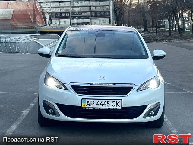 Белый Пежо 308, объемом двигателя 1.6 л и пробегом 108 тыс. км за 12800 $, фото 1 на Automoto.ua