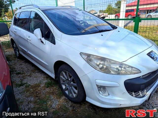 Белый Пежо 308, объемом двигателя 1.6 л и пробегом 220 тыс. км за 4500 $, фото 1 на Automoto.ua