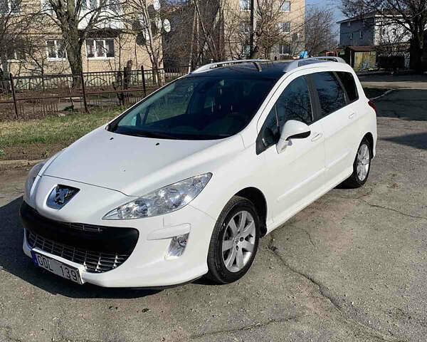 Белый Пежо 308, объемом двигателя 1.6 л и пробегом 203 тыс. км за 6700 $, фото 1 на Automoto.ua