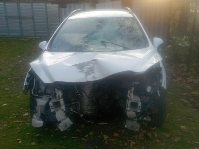 Белый Пежо 308, объемом двигателя 1.6 л и пробегом 240 тыс. км за 2900 $, фото 1 на Automoto.ua