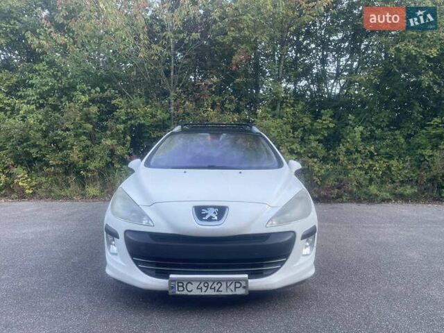 Белый Пежо 308, объемом двигателя 1.56 л и пробегом 320 тыс. км за 5500 $, фото 1 на Automoto.ua