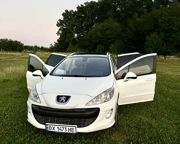 Белый Пежо 308, объемом двигателя 2 л и пробегом 272 тыс. км за 5600 $, фото 1 на Automoto.ua