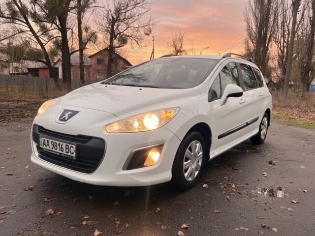 Белый Пежо 308, объемом двигателя 0 л и пробегом 220 тыс. км за 3800 $, фото 1 на Automoto.ua