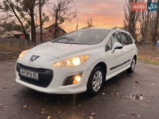Белый Пежо 308, объемом двигателя 1.6 л и пробегом 224 тыс. км за 3900 $, фото 1 на Automoto.ua